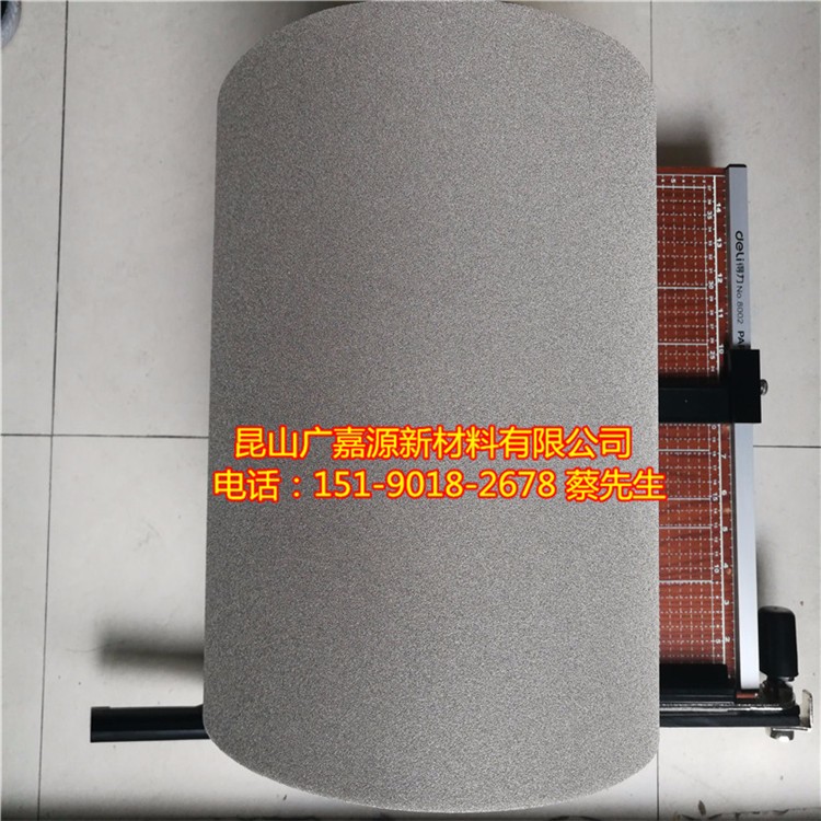 泡沫鎳是“多孔金屬”家庭中的后起之秀。能切斷,彎曲,和簡單地黏貼，有很強(qiáng)的導(dǎo)熱性。