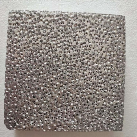 廣嘉源泡沫鋁的降噪系數(shù)超過國際標(biāo)準(zhǔn)，是目前國內(nèi)外泡沫鋁吸音材料的好產(chǎn)品。